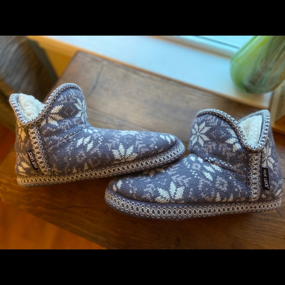 NWT Mukluks Slippers Women’s Size XL 11/12